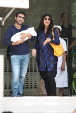 Shilpa Shetty discharged with her baby on 25th May 2012 (20).JPG